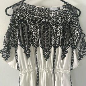 New York & Company cream and black silky dress with pockets. Size XS